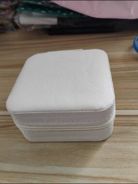 Source Unknown White Jewelry Ring Box